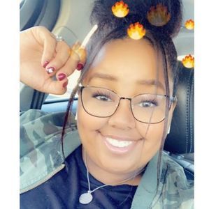 Meet your Posher, Dana